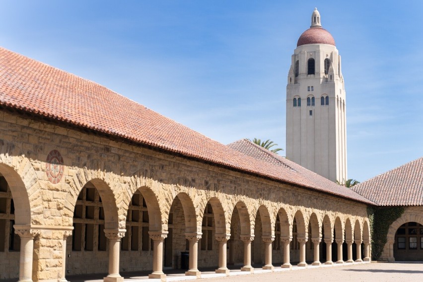 Uniwersytet Stanforda został założony w rejonie Zatoki San...
