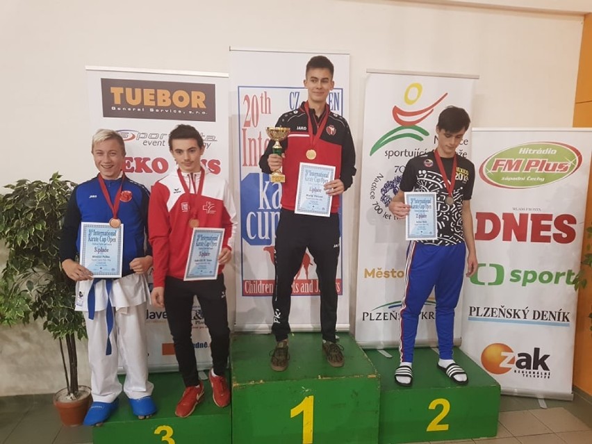 Reprezentanci Pleszewskiego Klubu Karate zdobyli pięć medali na turnieju w czeskim Pilznie