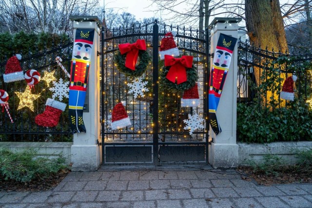 24.12.2023 gdansk. dekoracji na willi kirsch z okazji bozego narodzenia. fot. jakub steinborn / polska press/dziennik baltycki