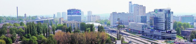 Widok na wschodnią stronę miasta z 10. piętra biurowca Katowice Business Point: biurowiec Chorzowska 50, Altus, gwiazdy, Spodek