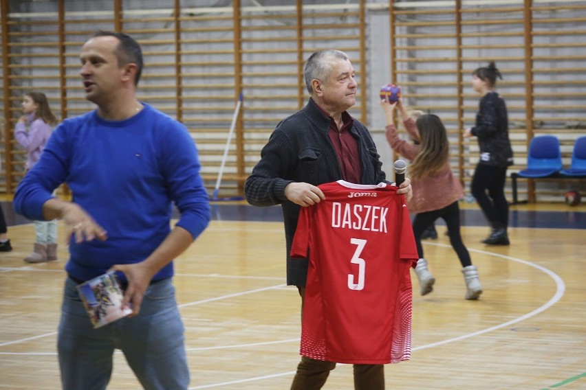 Mecz charytatywny Usar - Przyjaciele miał pomóc w zebraniu...