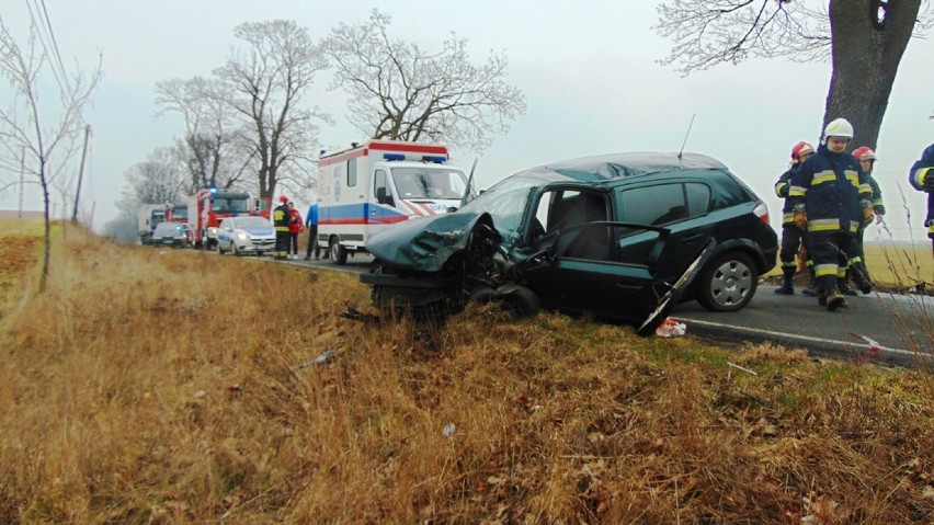 Wypadek w Grobi (14.02.2016) - zginął 26-letni kierowca