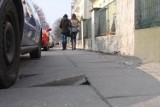 Na ulicy Karola Miarki w Opolu trzeba naprawić chodnik 