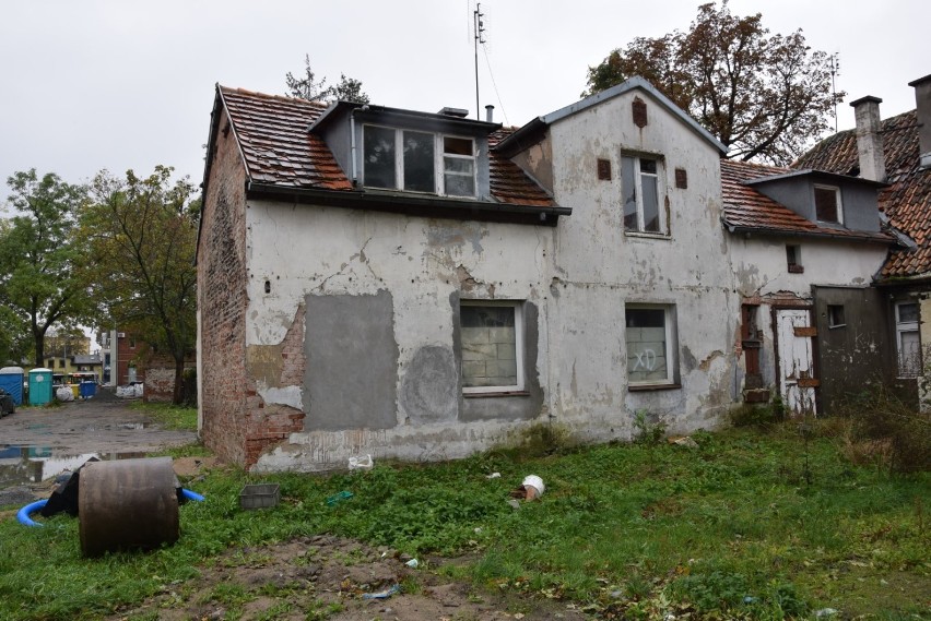 To szpeci w Pruszczu Gdańskim! Te budynki i miejsca straszą w centrum miasta