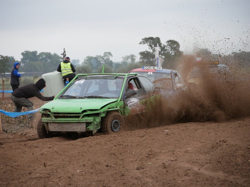 Wrak Race Grand Prix w Trzcinicy. Miłośnicy wraków pomagają...