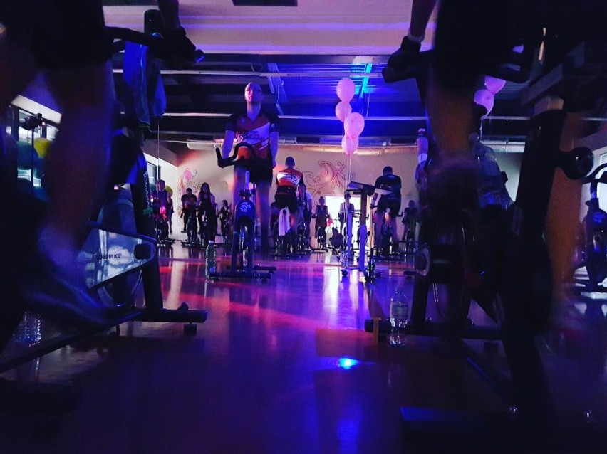 Karnawałowy Maraton Indoor Cycling z Atolem [ZDJĘCIA]