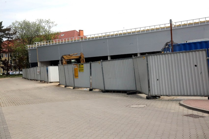 Trwa II etap budowy parku handlowego przy ulicy Złotoryjskiej w Legnicy, zobaczcie aktualne zdjęcia
