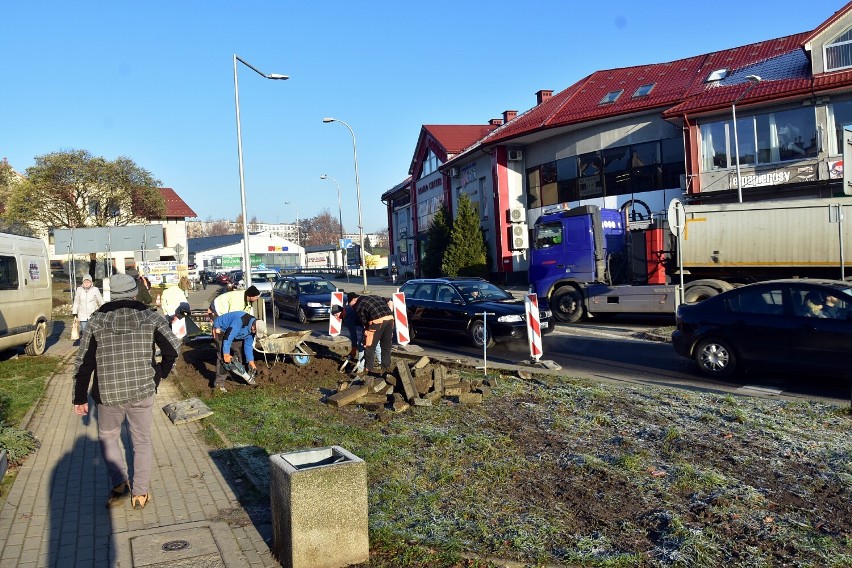 Powstaje nowe przejście dla pieszych przy rondzie pod...