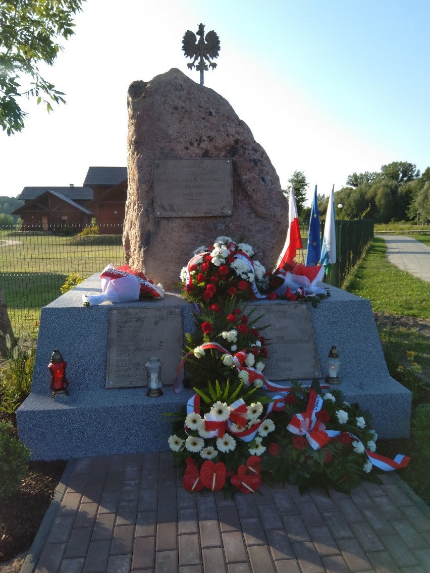 Pomnik - Pamięci spacyfikowanych wsi i ofiar okupacji hitlerowskiej w latach 1941-1944 w Narewce przeniesiony i poświęcony 