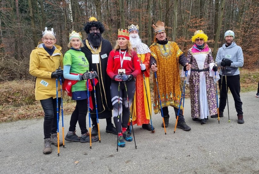 Członkowie Bolące Piszczele Nordic Walking Bełchatów wzięli...