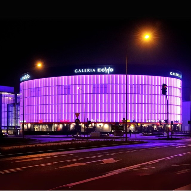 Na fioletowo podświetlono między innymi Galerię Echo w Kielcach.