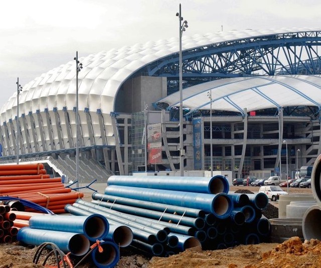 Tak wyglądały wczoraj okolice stadionu. Czy dzisiaj podczas meczu będzie inaczej?