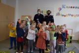 Bezpieczna droga do szkoły: mundurowi z KPP w Pucku i lekcje bezpieczeństwa w Leśniewie | NADMORSKA KRONIKA POLICYJNA