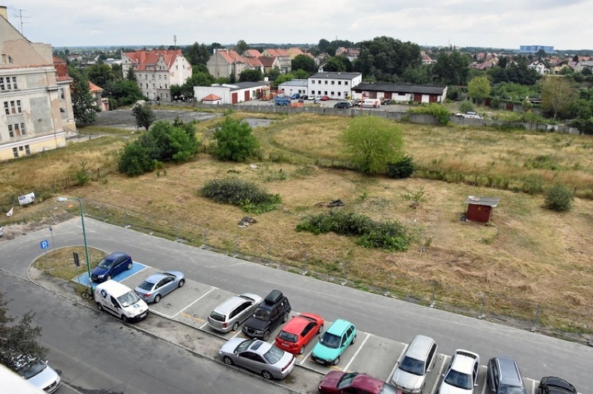 Na Koperniku w Legnicy powstaje kolejny parking [ZDJĘCIA]