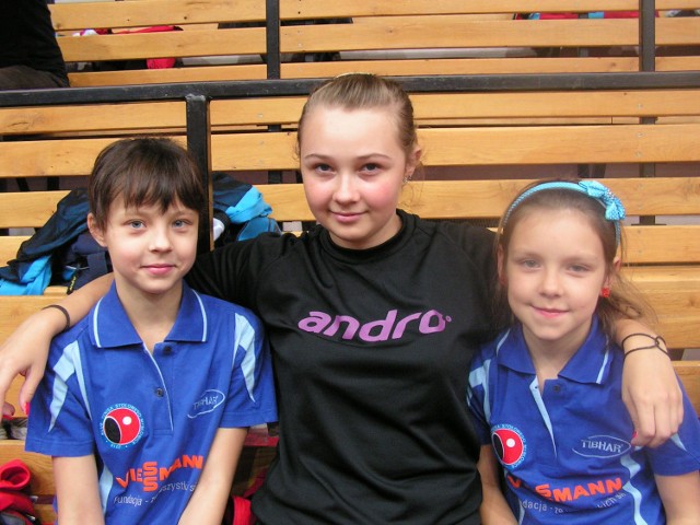 Nasze młode tenisistki stołowe: od lewej Julia Braś Aleksandra Wojciechowska i Julia Tomecka.