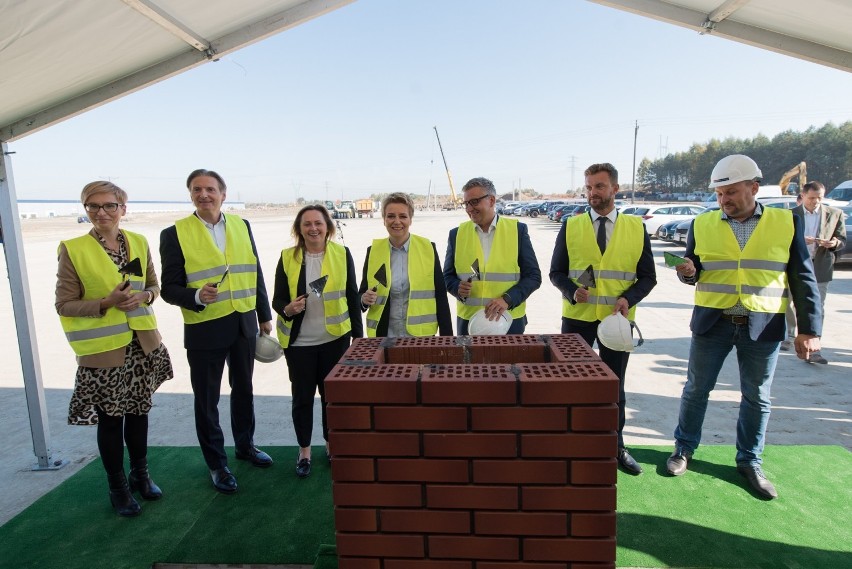 Wmurowano kamień węgielny pod budowę fabryki zmywarek firmy...