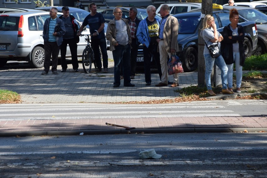 Tychy: Wypadek śmiertelny na Żwakowskiej. Zginął 88-letni mężczyzna [ZDJĘCIA]