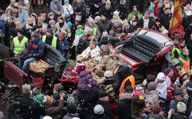 Rapujący Herod, diabły, anioły, dorożka z królami, walka dobra ...