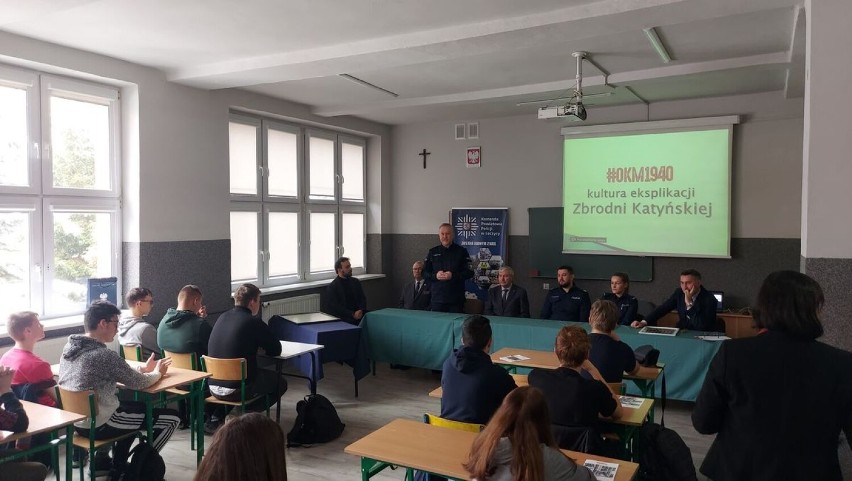 Na terenie ZS szkół mechanizacji rolnictwa w Piątku odbyła się lekcja historii poświęcona funkcjonariuszom Policji Państwowej