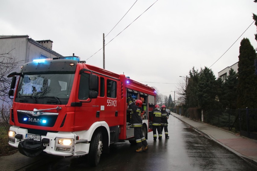 Interwencja straży pożarnej na ul. Zawadzkiego w Wieluniu [FOTO]
