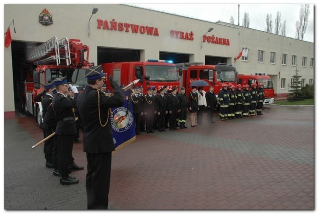 Uroczysty apel przed siedzibą komendy Powiatowej PSP Chrzanów
