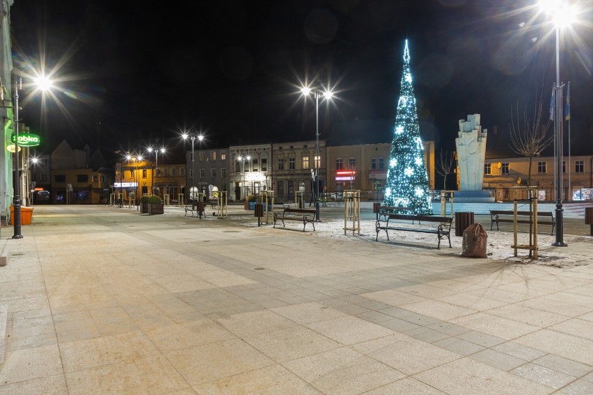 W Sępólnie Krajeńskim wandal wdrapał się na choinkę i ją...