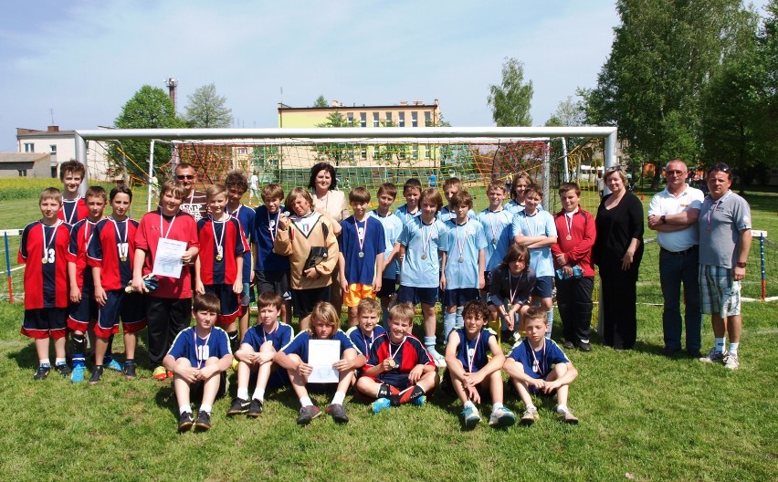 Mistrzostwa powiatu wieluńskiego w mini piłce nożnej chłopców i dziewcząt