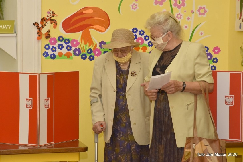 W Żaganiu głosowała 102-letnia pani Genowefa Jałoszyńska...