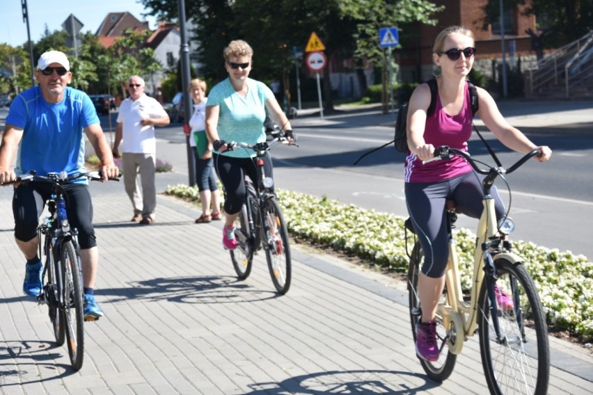 Rowerzyści wyruszyli w trasę w 15-osobowych grupach