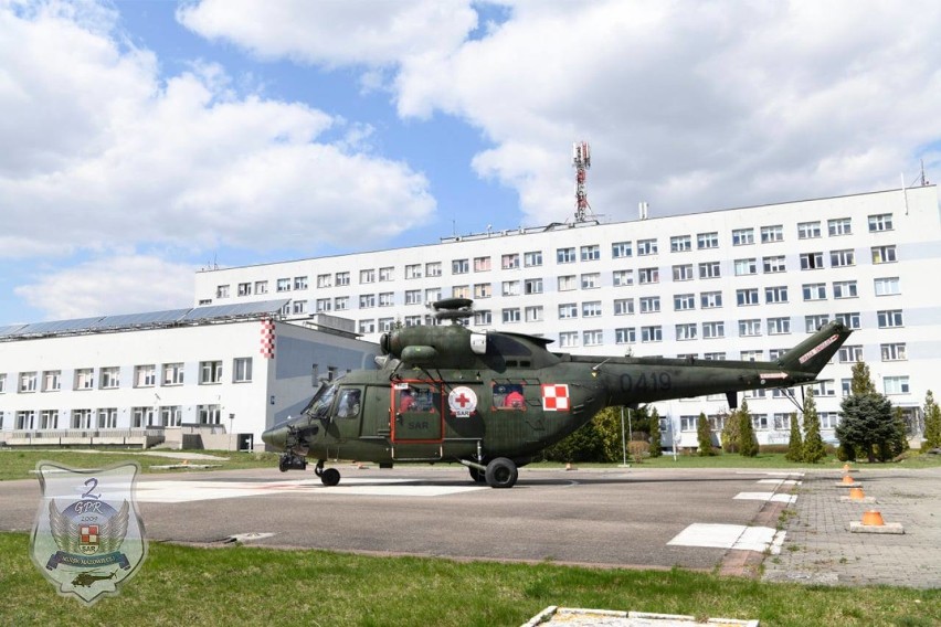 Szpital Wojewódzki w Suwałkach. Wojskowy śmigłowiec ratunkowy przyleciał po zakażonego koronawirusem