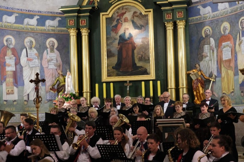 Koncert kaletańskiej Miejskiej Orkiestry Dętej oraz Chóru Sonata w Ustroniu. Zobacz ZDJĘCIA