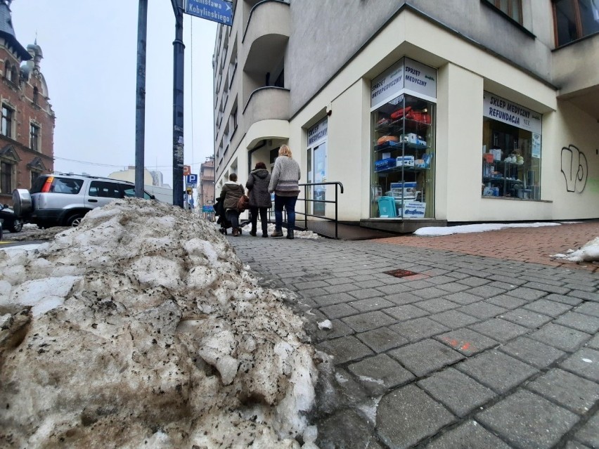 Śródmieście Katowic. MPGK zapowiada akcję wywożenia śniegu z...