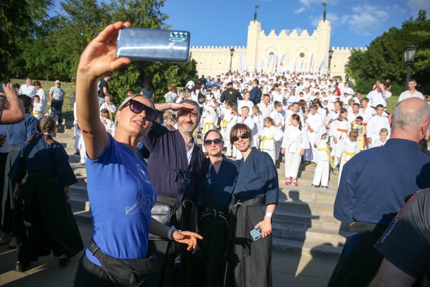 Karatecy z całej Polski trenowali na placu Litewskim w Lublinie, a potem walczyli w hali Globus o medale mistrzostw kraju (ZDJĘCIA)