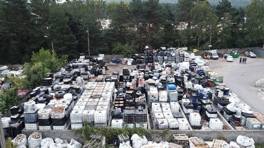 Skandal z odpadami w Kielcach. Miasto uprzątnie je za kilka milionów złotych [WIDEO, zdjęcia]