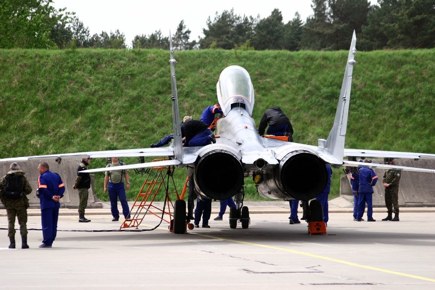 Mirosławiec. Ćwiczenia Kondor-12. MiGi i Su-22 ćwiczyły na lotnisku w Mirosławcu [ZDJĘCIA i WIDEO]