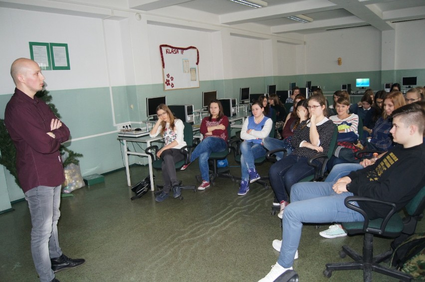 Uczniowie II LO w Wieluniu dowiedzieli się jak wygląda praca w RMF