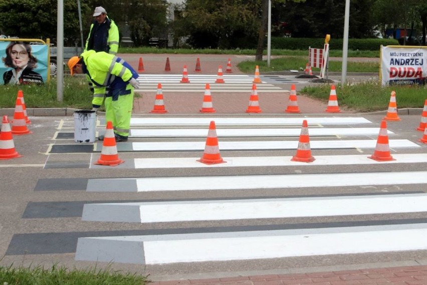 Trójwymiarowe pasy na przejściu w Łomży [foto]