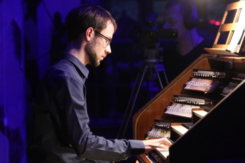 Inauguracja Legnickiego Conversatorium Organowego, zagrał Jakub Stefek