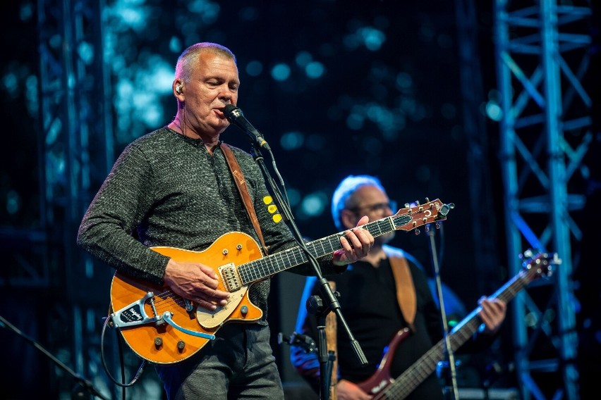 Zespół Raz, Dwa, Trzy na koncercie w Pucku. Na Zielonej Plaży zagrał też Seweryn z zespołem. Nostalgicznie nad Zatoką Pucką | ZDJĘCIA