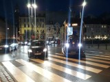 Wrocław. Tramwaj wypadł z szyn i wtoczył się na przejście dla pieszych (ZDJĘCIA)