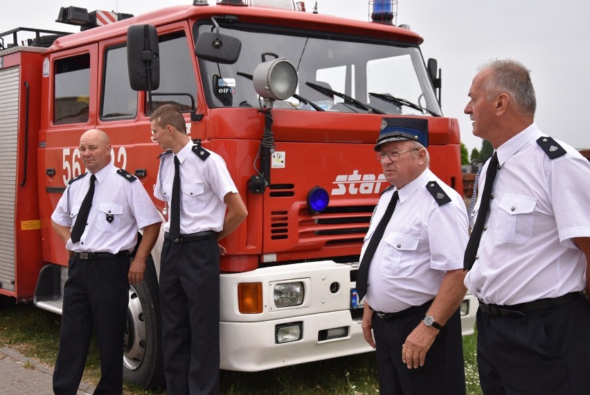 Nowy sztandar OSP Kościelna Wieś został poświęcony i przekazany jednostce. ZDJĘCIA