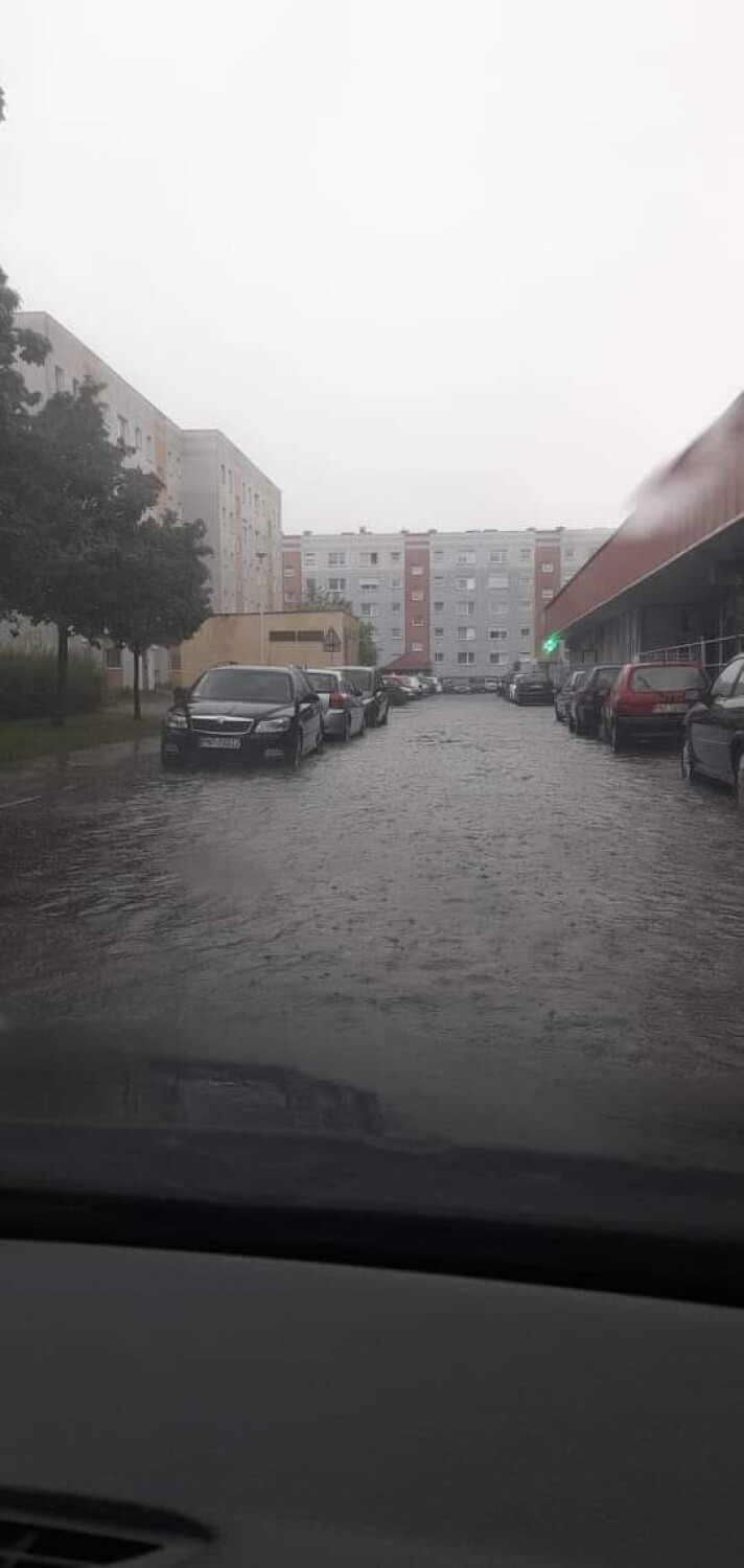 Ogromna ulewa w Nowym Tomyślu. Tak sobotniego popołudnia wyglądało miasto