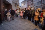 Ani jednej więcej. Protest w Kaliszu po śmierci 30-letniej Izabeli z Pszczyny. ZDJĘCIA