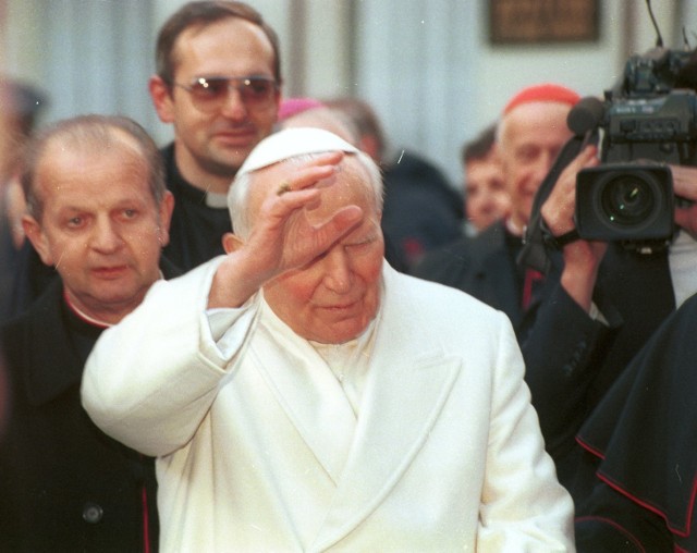 Kanonizacja Jana Pawła II: utrudnienia na drogach