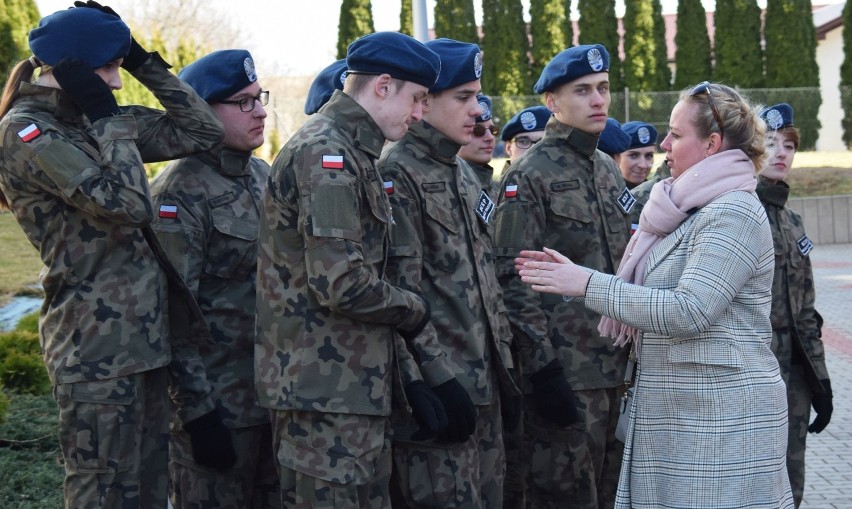 Mariusz Błaszczak z wizytą na Podkarpaciu. Uczestniczył w ślubowaniu klas mundurowych w Michalickim Zespole Szkół Ponadgimnazjalnych [FOTO]