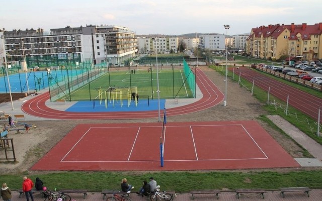 Nowoczesny kompleks boisk powstał przy  Szkole Podstawowej nr 25 na Ślichowicach