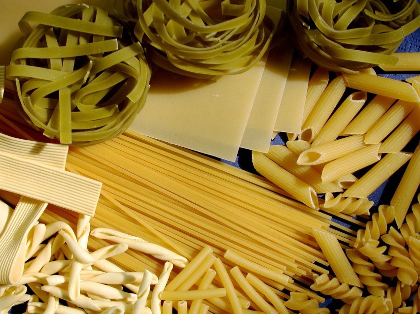 Włoski makaron, czyli pasta, to produkt powstający ze...