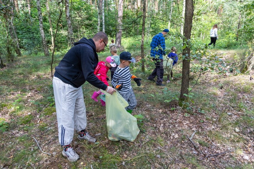 Akcja sprzątani lasu zorganizowana przez KGW Krześlowiczanie