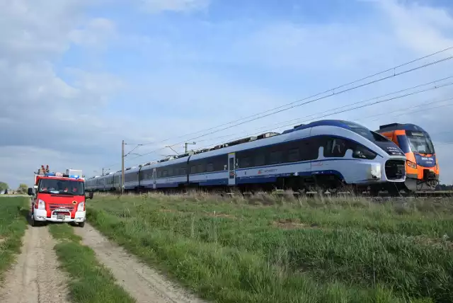 Zderzenie samochodu osobowego z pociągiem w miejscowości Szulec w gminie Opatówek