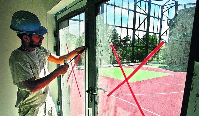 Uczniowie IX LO przy ul. Skargi będą musieli poczekać na boisko do streetballa co najmniej do października tego roku